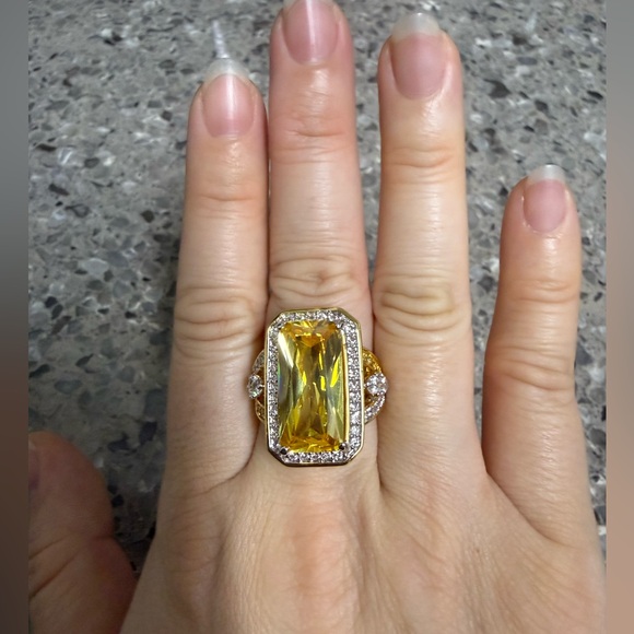 NOS Vintage SETA Yellow CZ Gold Plated Ring Size 8 - Picture 2 of 5